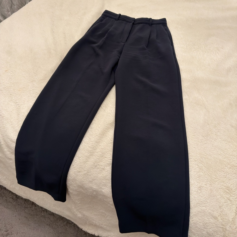 Aritzia Navy Effortless Pants 💙